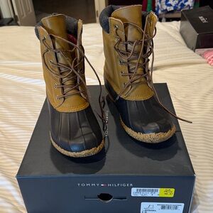 Tommy Hilfiger Tan and Black Lace-Up Duck Boots